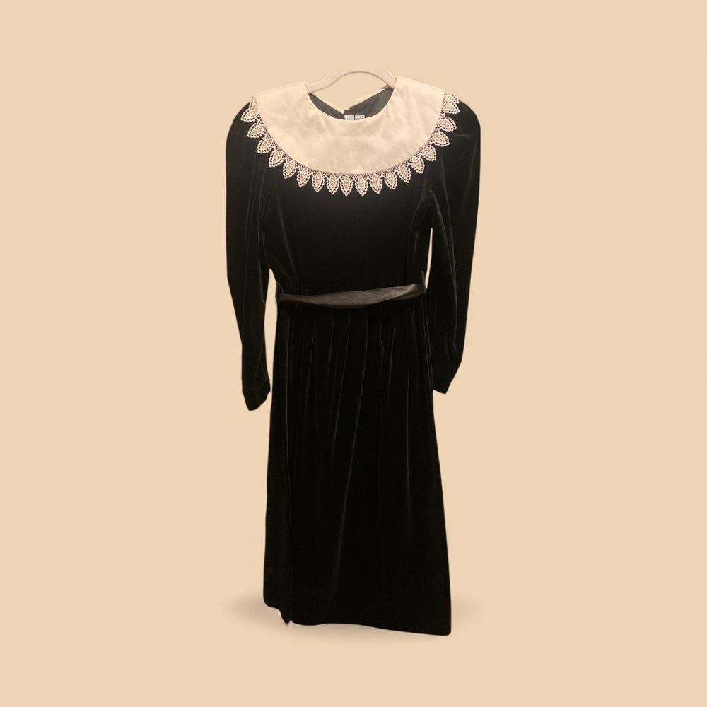 Vintage Laura Ashley Mother & Child Velvet Dress 11–12Y | Black Lace Collar - Picture 2 of 9